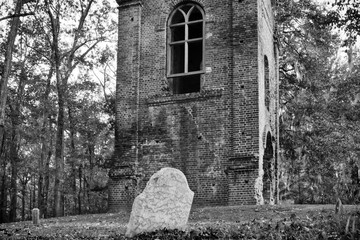 Headstone and church ruins in Charleston, South Carolina