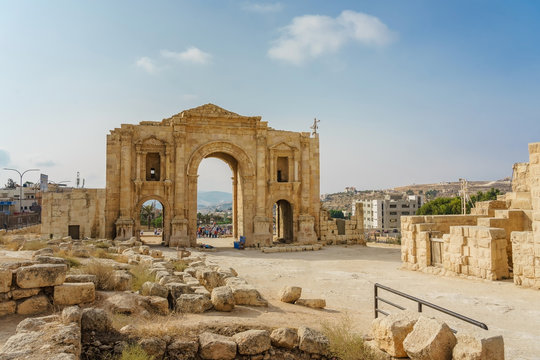 Hadrian's Arch, a triumphal arch built for the visit of the Emperor Hadrian in 129 AD in the archaeological city of Jerash, one of the world's largest sites of Roman architecture, Gerasa, Jordan