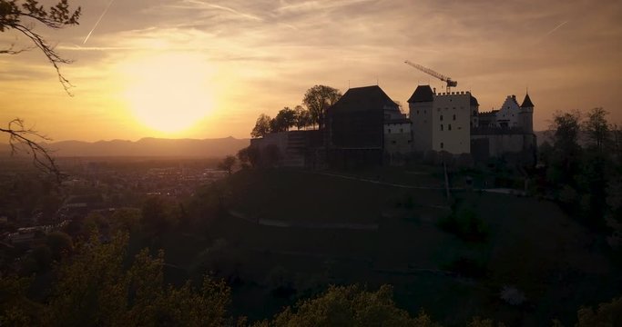 Drone pulls out of Lenzburg Castle.