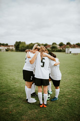 Football team huddling before a match © Rawpixel.com