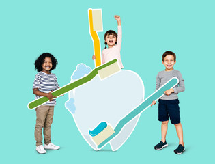 Cheerful kids learning about dental care © Rawpixel.com