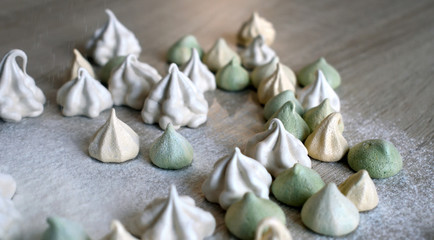 Green and white home meringue.