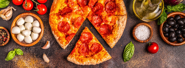 Pepperoni pizza with ingredients