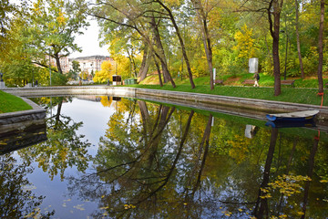 The Neskuchny Garden is a landscape park in the center of Moscow on the banks of the Moskva River, preserved from the noble estate of Neskuchnoye. Founded in 1728. Russia, Moscow, October 2018.