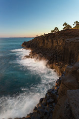 Obraz premium Quiet Beautiful Fingal Head Rocks Sunrise