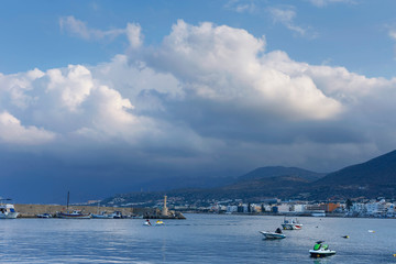 Fototapeta premium small and large motor boats in the harbor on against a cloudy sky background