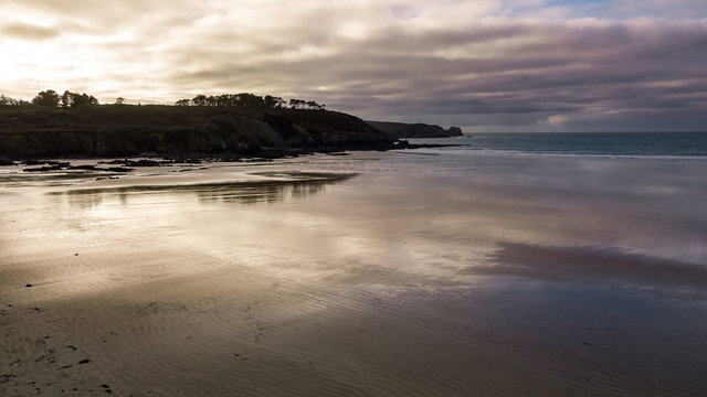 Bretagne spiegelung am Strand