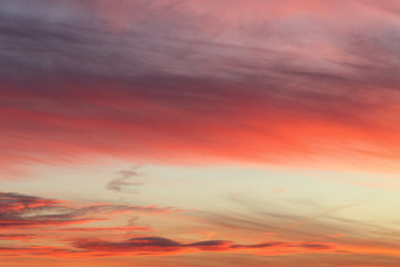 Sonnenaufgang und Wolken