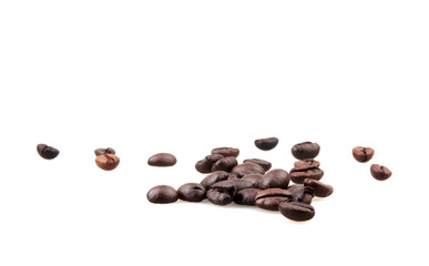 Naklejka premium Roasted Coffee Beans Isolated On White Background