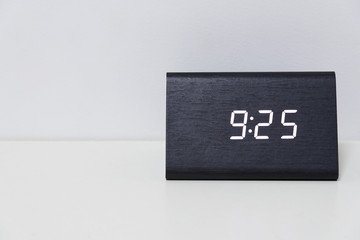 Black digital clock on a white background showing time 9:25