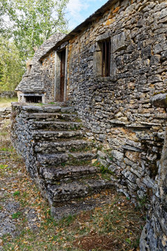 maison pierre s&egrave;che