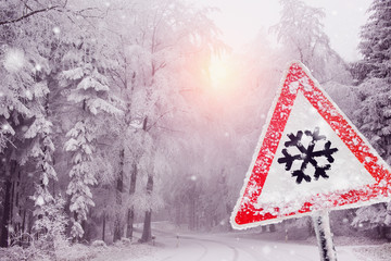 schneeflocke schild bei schneefall