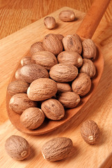 WHOLE NUTMEG