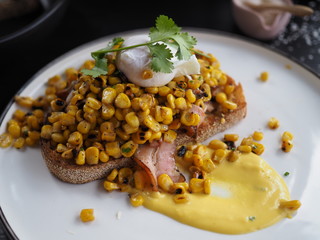corn poached egg on toast - 232080980