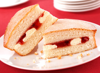 RASPBERRY SPONGE CAKE