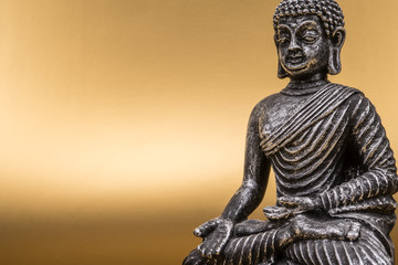 Buddha auf goldenem Grund