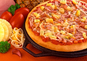 HAM AND PINEAPPLE PIZZA