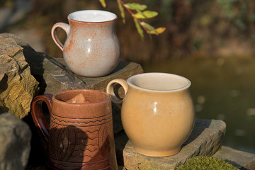 Ceramic mugs built on stone walls, the sun shines.