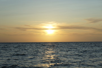 Obraz premium 沖縄の美しい夕日