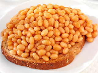 BAKED BEANS ON TOAST