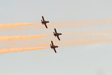 planes doing stunts