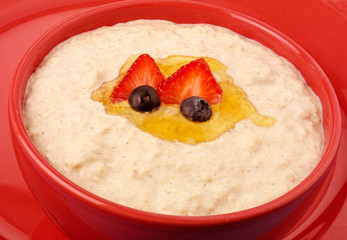 PORRIDGE IN RED BOWL