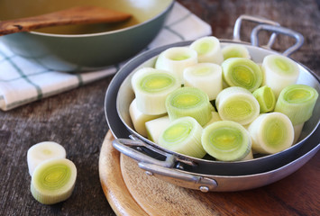 Cooking roast leek: raw sliced leek and frying pan