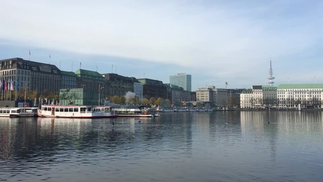 Hamburg, Germany. Zeitraffer mit Blick auf den Jungfernstieg