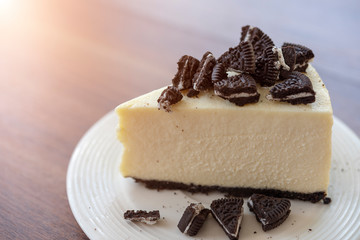 Cheesecake with chocolate cookies and cream biscuits