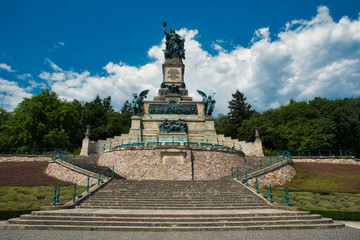 Fototapeta na wymiar Niederwalddenkmal Rüdesheim Rheinland Pfalz Deutschland
