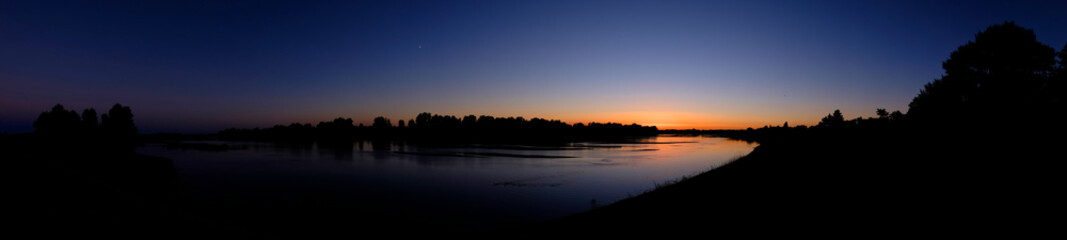 Fototapeta na wymiar Sunset by the River Loire