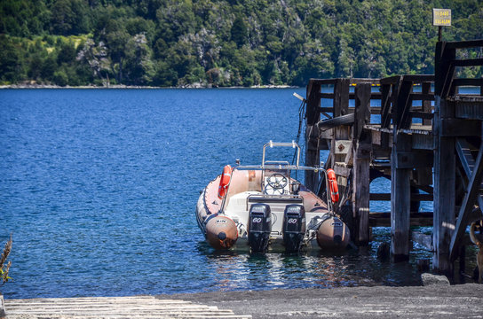 Bote en el muelle