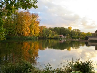 Fototapeta na wymiar Herbststimmung am See