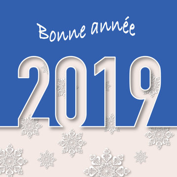 Carte de vœux montrant l’année 2019 découpé sur un fond bleu avec en fond des flocons blancs pour souhaiter la nouvelle année.