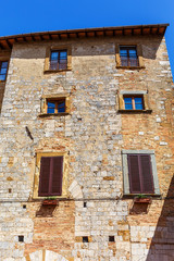Fototapeta na wymiar Old Italian house facade
