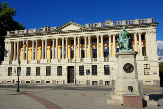 Biblioteka Raczyńskich w Poznaniu, miejska biblioteka publiczna zbudowana zgodnie z pomysłem i z pieniędzy hrabiego Edwarda Raczyńskiego