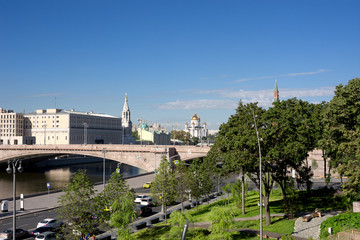 Obraz premium View from Park Zaryadye over Bolshoy Moskvoretsky bridge in Moscow, Russia. The famous Cathedral of Christ the Saviour in the background.