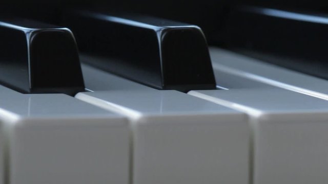 Slow tracking along piano keys
