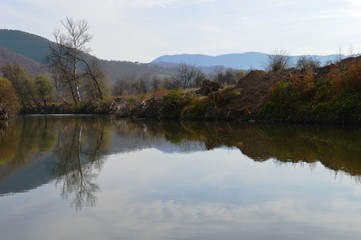 Fototapeta na wymiar landscape on the river 