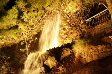 Fototapeta na wymiar Waterfall with night lights