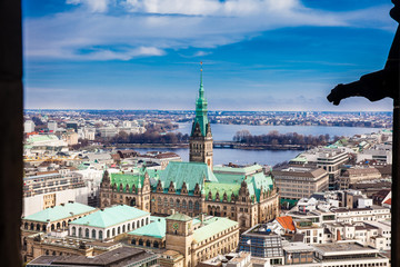 Fototapeta na wymiar View over the beautiful city of Hamburg