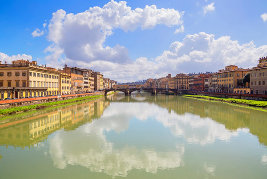 Florence old district on Arno river including Santa Trinita and Ponte Vecchio bridges, Florence, Tuscany, Italy, Europe