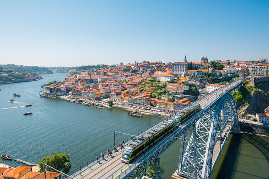 Portugal, Norte region, Porto (Oporto). Ribeira district (old town) and the Dom Luis I bridge over the Douro river.
