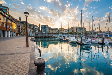 Spain, Basque Country, San Sebastian (Donostia). Harbour at sunrise.