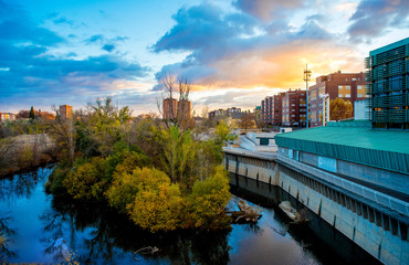 atardecer desde el puente del rio