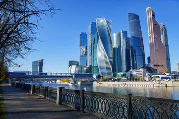 Fototapeta na wymiar Landscape overlooking the Moscow skyscrapers and the river