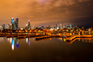 Fototapeta premium Chicago skyline at dusk view from the harbor, Chicago IL 2018