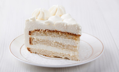 Cake with protein-curd cream