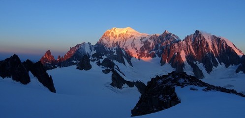 Mont-Blanc au lever du Soleil