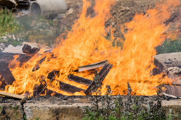 big fire, burning dump, high temperature